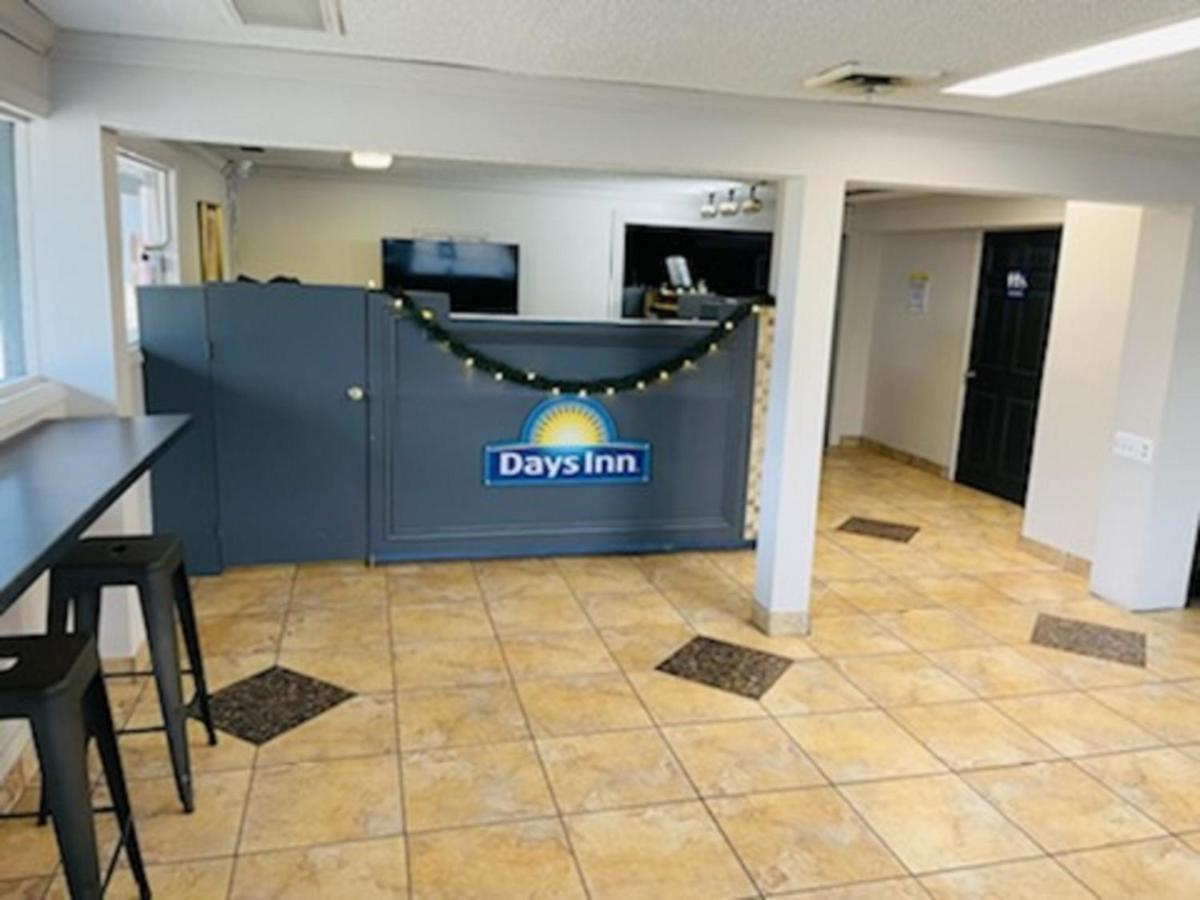 Days Inn And Suites By Wyndham Port Huron Exteriör bild