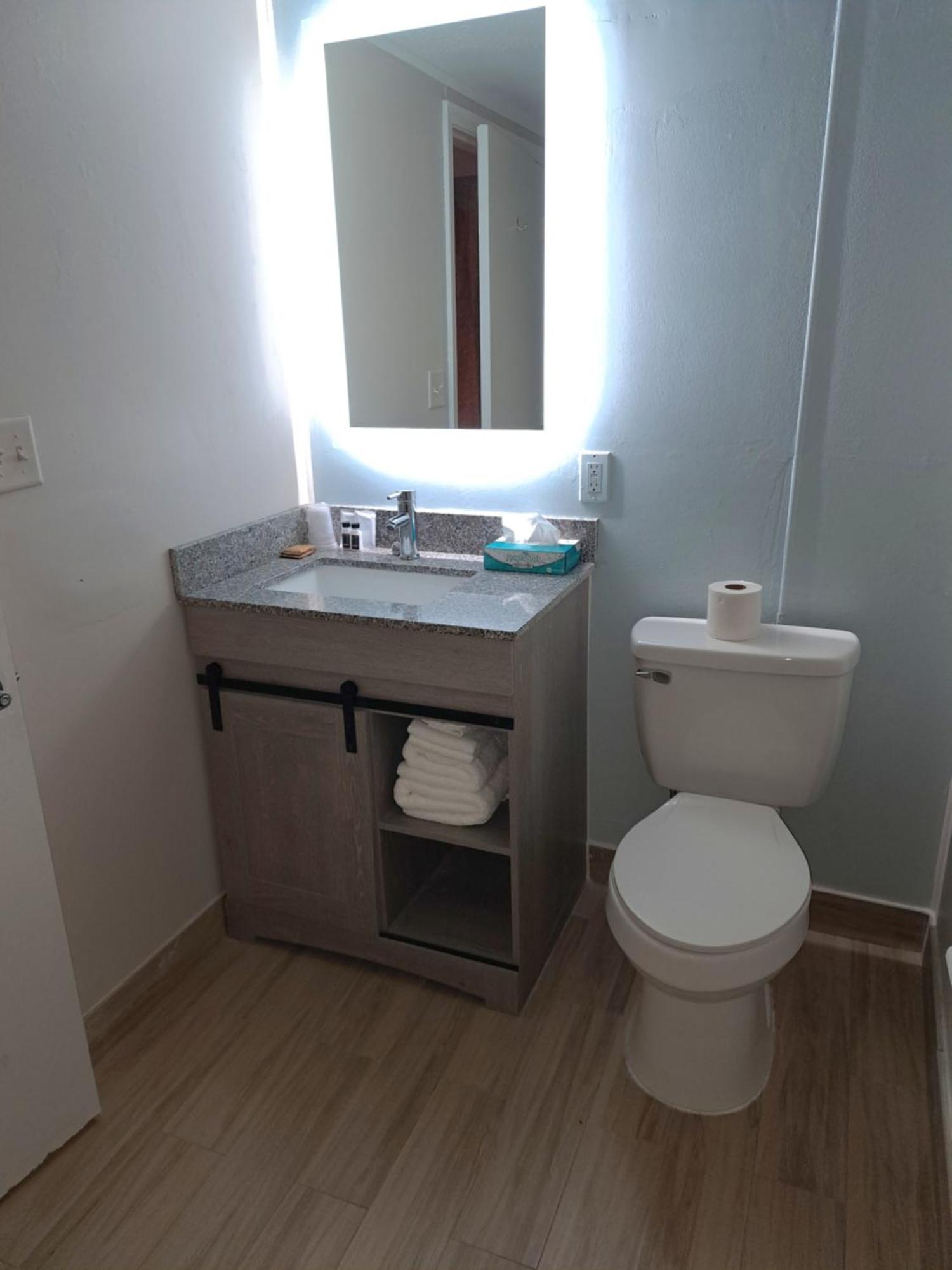 Days Inn And Suites By Wyndham Port Huron Exteriör bild
