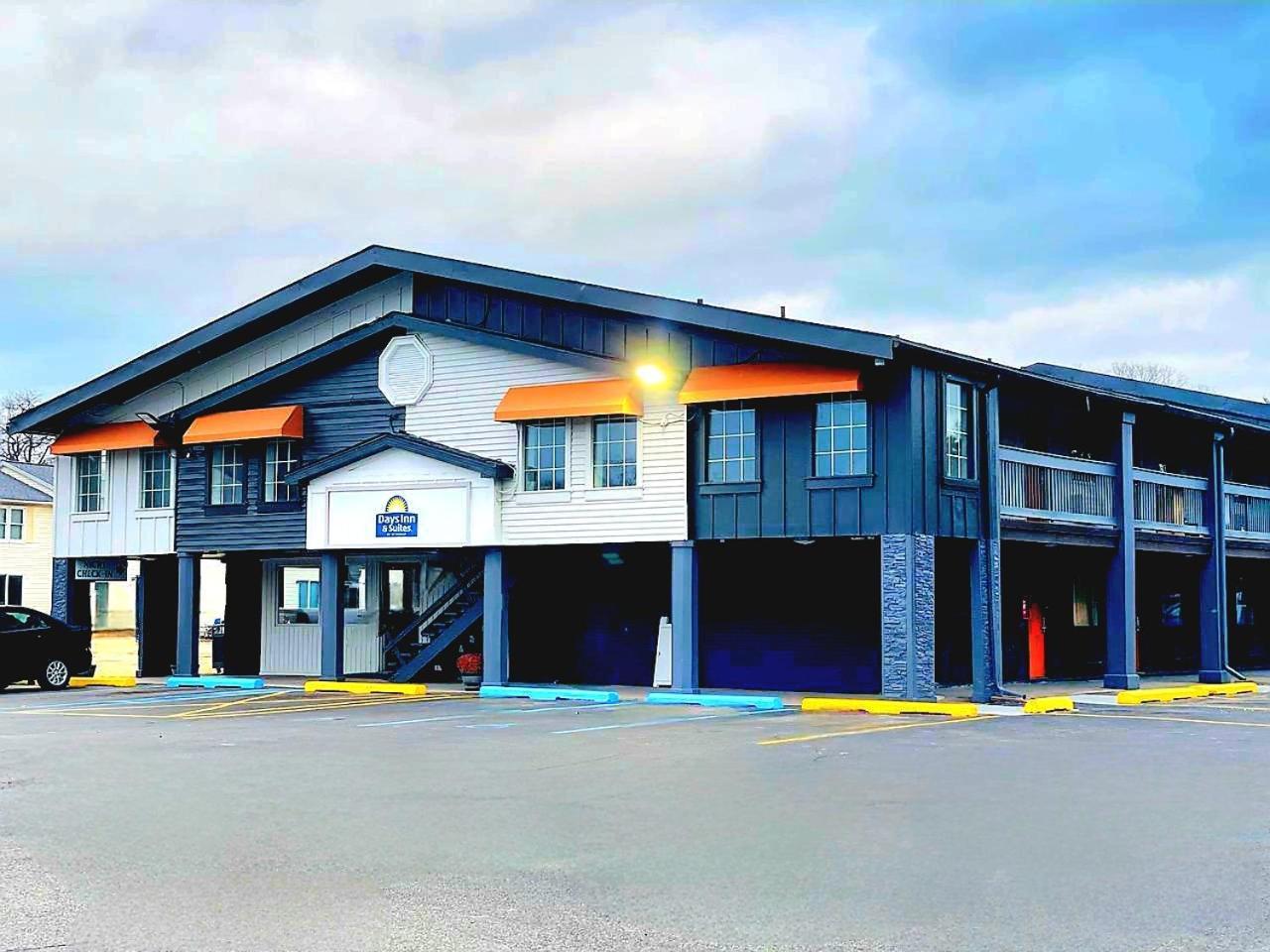 Days Inn And Suites By Wyndham Port Huron Exteriör bild