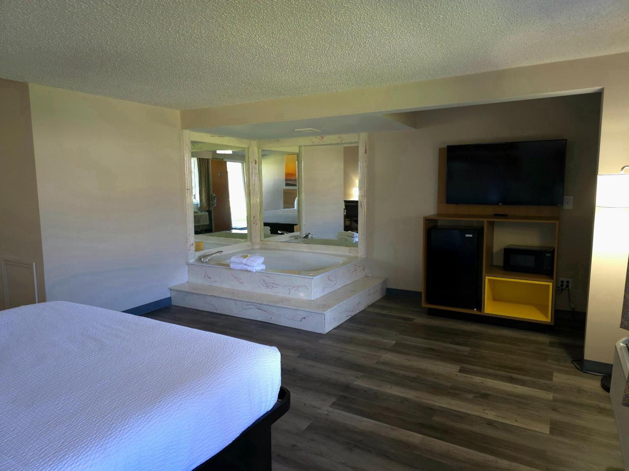 Days Inn And Suites By Wyndham Port Huron Exteriör bild
