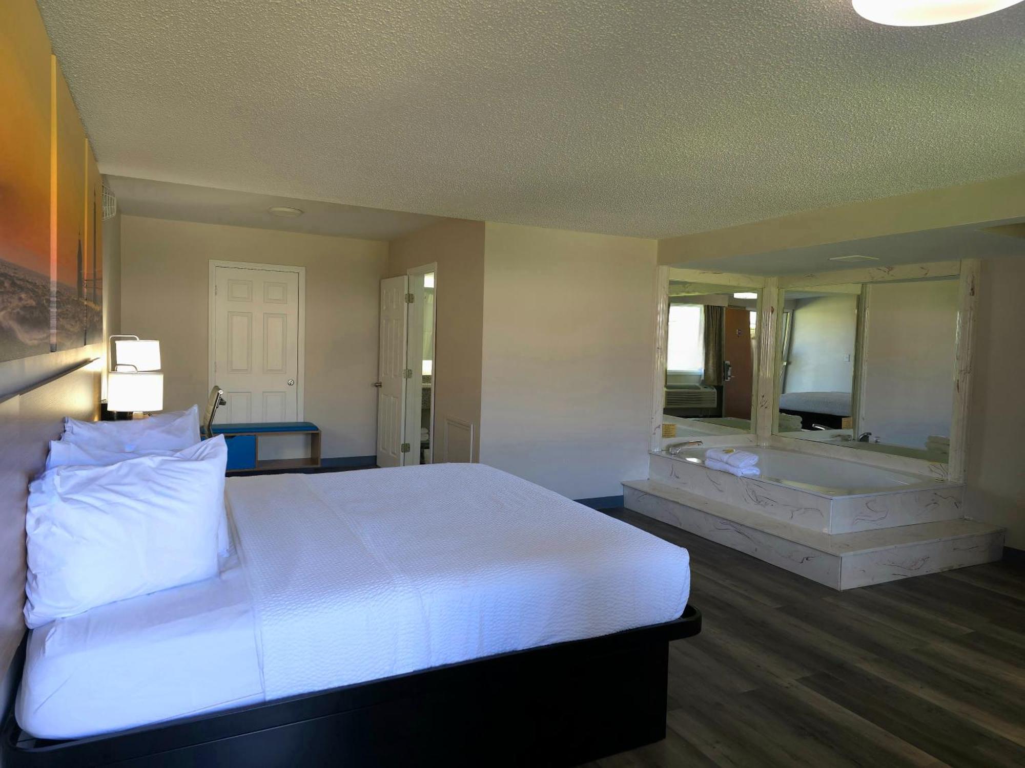 Days Inn And Suites By Wyndham Port Huron Exteriör bild