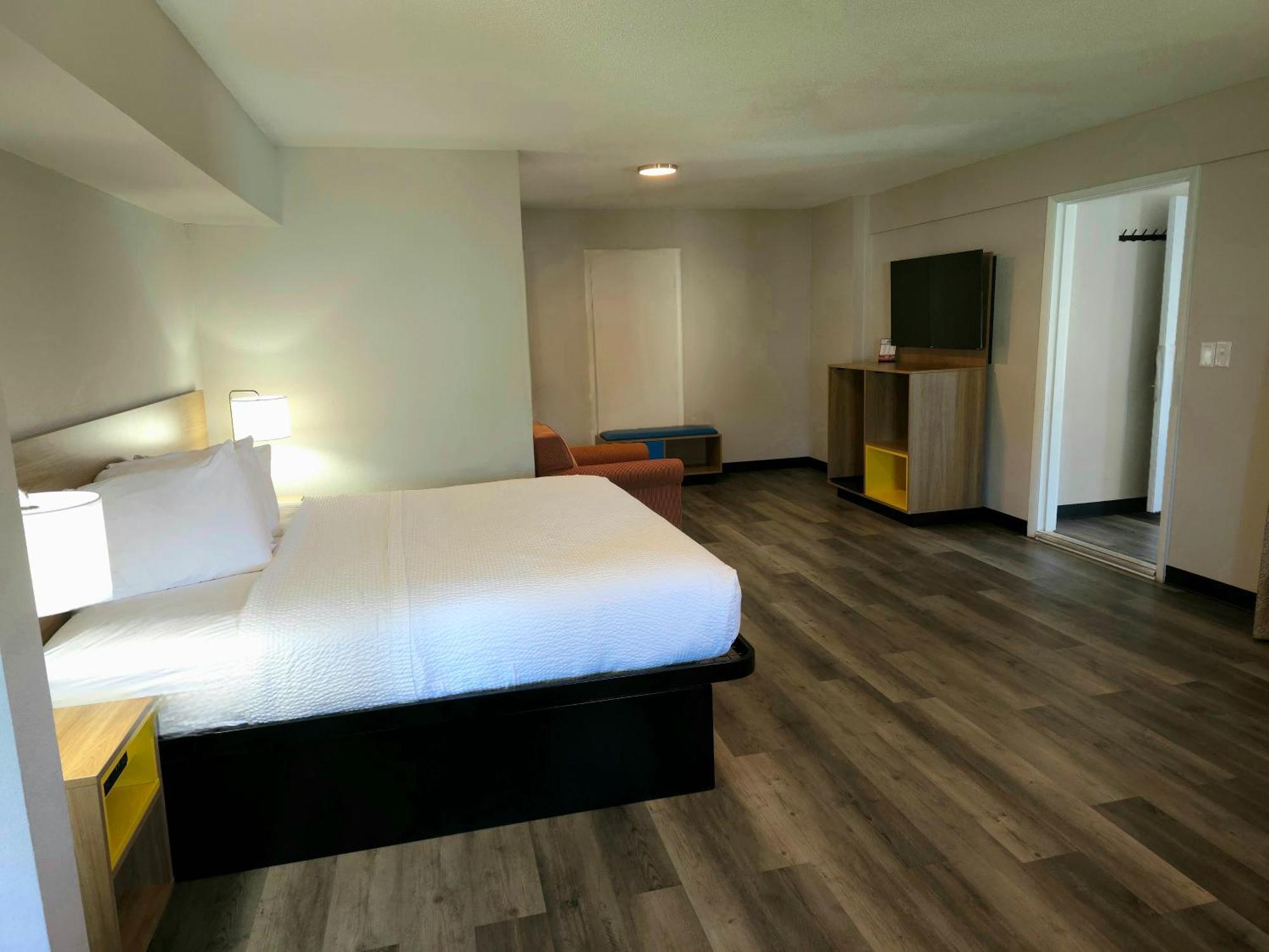 Days Inn And Suites By Wyndham Port Huron Exteriör bild