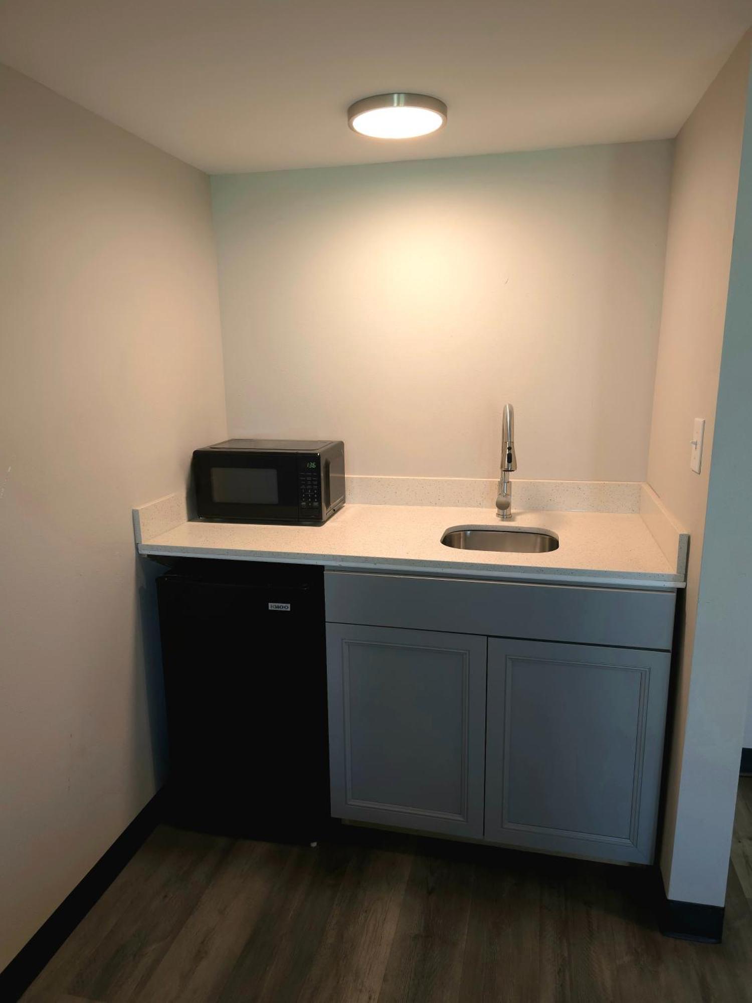 Days Inn And Suites By Wyndham Port Huron Exteriör bild