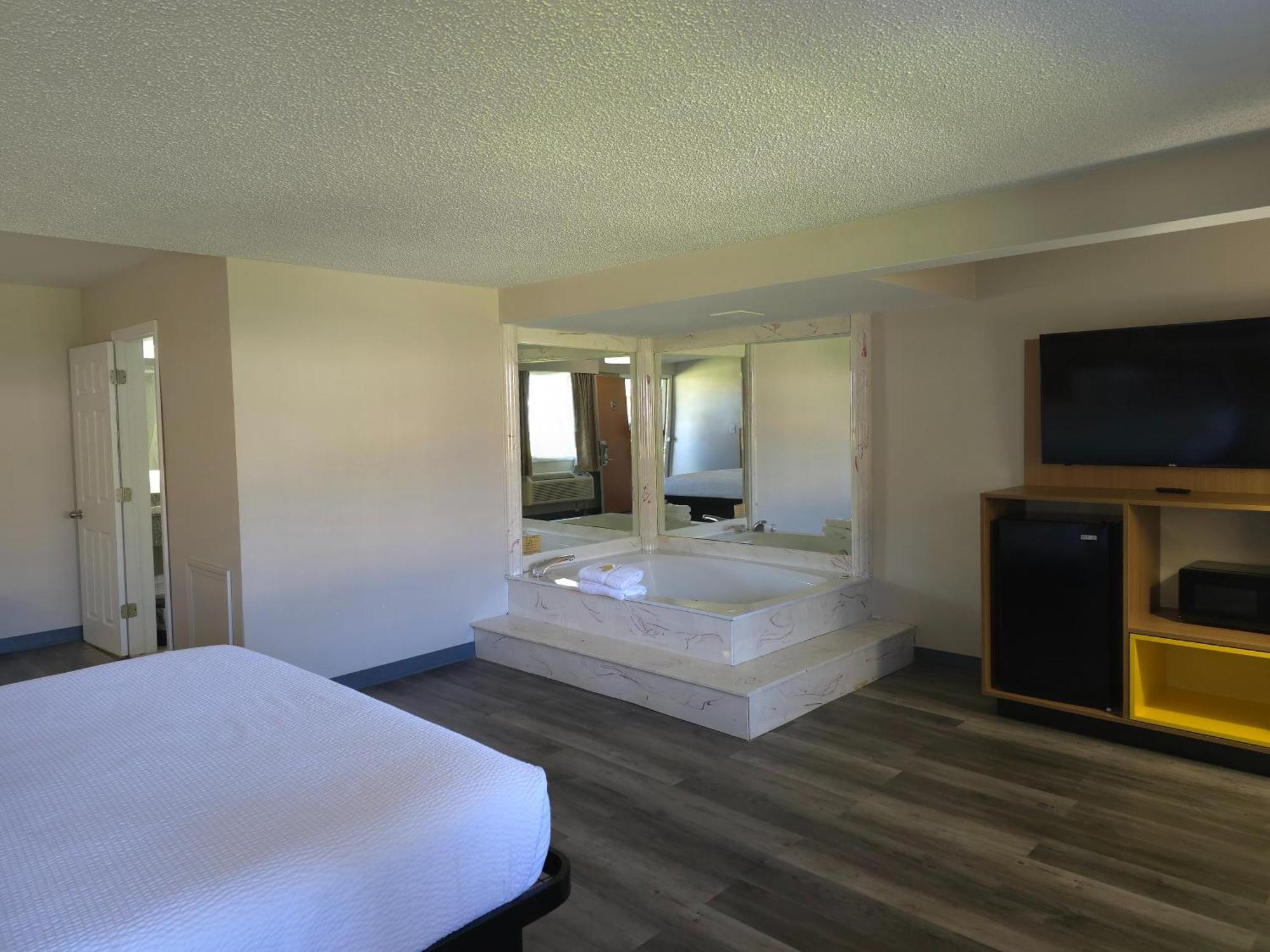 Days Inn And Suites By Wyndham Port Huron Exteriör bild